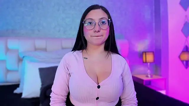 Snapshot of lucy_neil chatting on January 2025 11:11:02 PM lucy neil online show from January 2025 11:11:02 PM