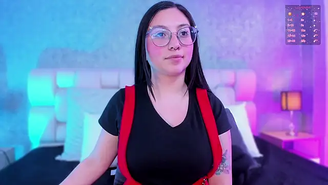 Snapshot of lucy_neil chatting on January 2025 07:08:01 PM lucy neil online show from January 2025 07:08:01 PM