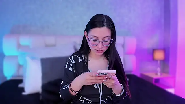 Snapshot of lucy_neil chatting on February 2025 07:11:01 PM lucy neil online show from February 2025 07:11:01 PM