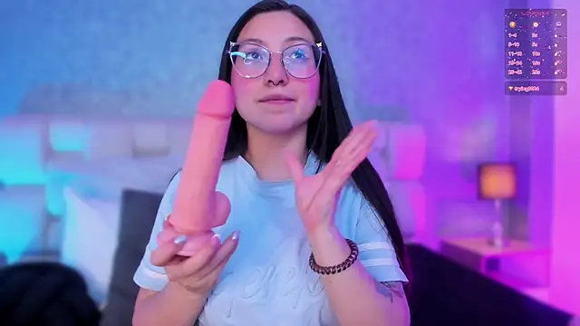 Snapshot of lucy_neil chatting on February 2025 11:49:01 PM lucy neil online show from February 2025 11:49:01 PM