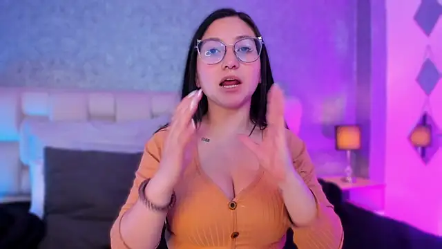 Snapshot of lucy_neil chatting on February 2025 11:34:02 PM lucy neil online show from February 2025 11:34:02 PM