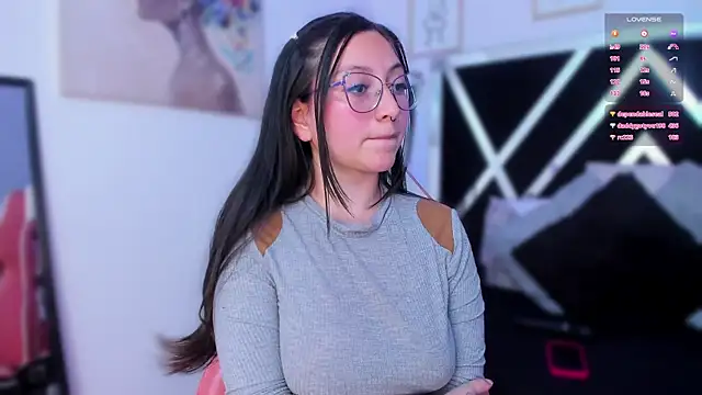 Snapshot of lucy_neil chatting on February 2025 01:05:02 AM lucy neil online show from February 2025 01:05:02 AM