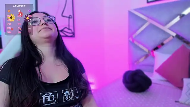 Snapshot of lucy_neil chatting on February 2025 02:53:01 PM lucy neil online show from February 2025 02:53:01 PM