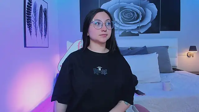 Snapshot of lucy_neil chatting on March 2025 07:05:02 PM lucy neil online show from March 2025 07:05:02 PM