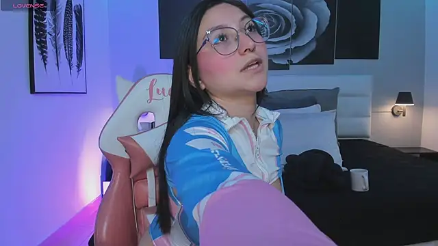 Snapshot of lucy_neil chatting on March 2025 07:05:01 PM lucy neil online show from March 2025 07:05:01 PM