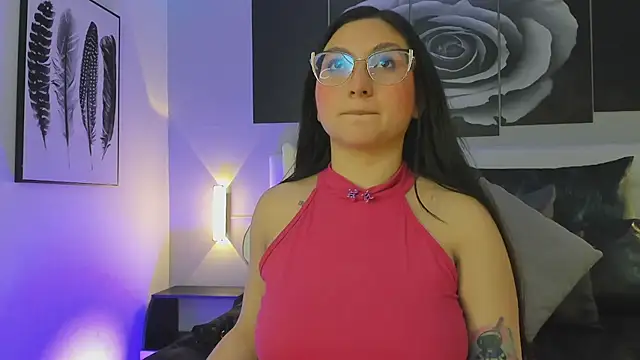 Snapshot of lucy_neil chatting on October 2025 07:00:01 PM lucy neil online show from October 2025 07:00:01 PM