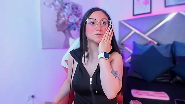 Snapshot of lucy_neil chatting on October 2025 02:32:02 AM lucy neil online show from October 2025 02:32:02 AM