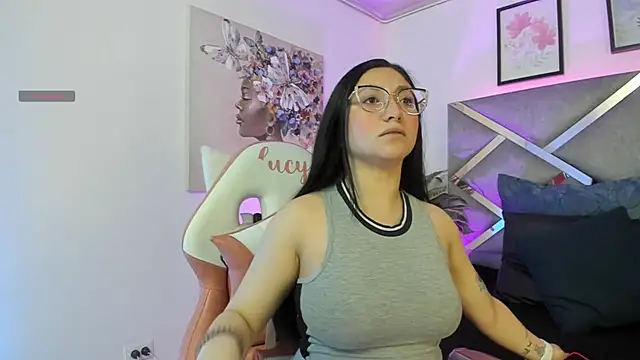 Snapshot of lucy_neil chatting on October 2025 02:33:01 AM lucy neil online show from October 2025 02:33:01 AM