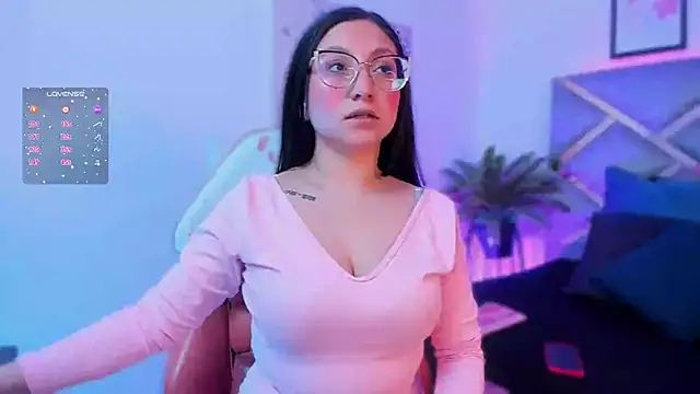 Snapshot of lucy_neil chatting on October 2025 02:41:01 AM lucy neil online show from October 2025 02:41:01 AM