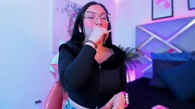 Snapshot of lucy_neil chatting on October 2025 02:34:01 AM lucy neil online show from October 2025 02:34:01 AM