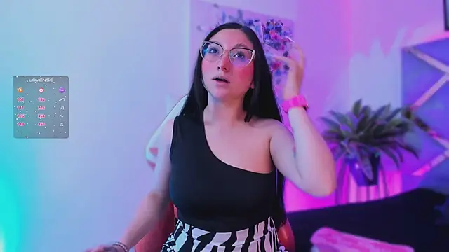 Snapshot of lucy_neil chatting on November 2025 02:34:01 AM lucy neil online show from November 2025 02:34:01 AM