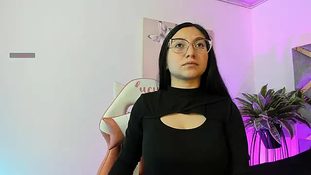 Snapshot of lucy_neil chatting on November 2025 02:32:01 AM lucy neil online show from November 2025 02:32:01 AM