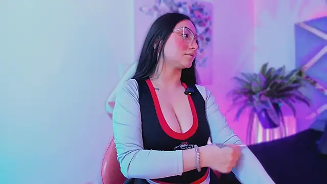 Snapshot of lucy_neil chatting on November 2025 03:34:01 AM lucy neil online show from November 2025 03:34:01 AM