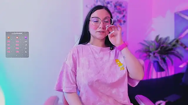 Snapshot of lucy_neil chatting on November 2025 03:50:02 AM lucy neil online show from November 2025 03:50:02 AM