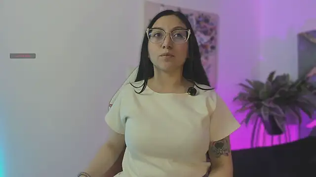 Snapshot of lucy_neil chatting on November 2025 02:32:02 AM lucy neil online show from November 2025 02:32:02 AM