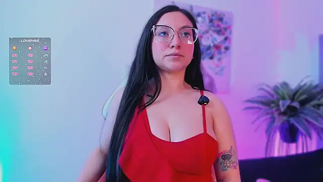 Snapshot of lucy_neil chatting on December 2025 02:39:02 AM lucy neil online show from December 2025 02:39:02 AM