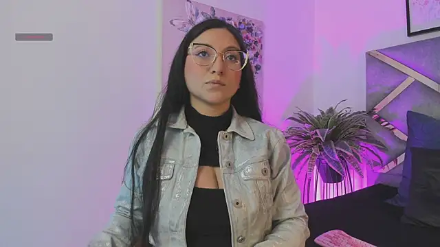 Snapshot of lucy_neil chatting on January 2026 04:05:01 AM lucy neil online show from January 2026 04:05:01 AM