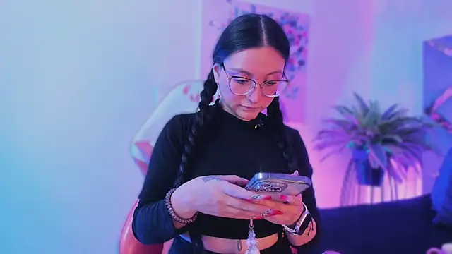 Snapshot of lucy_neil chatting on January 2026 02:39:02 AM lucy neil online show from January 2026 02:39:02 AM