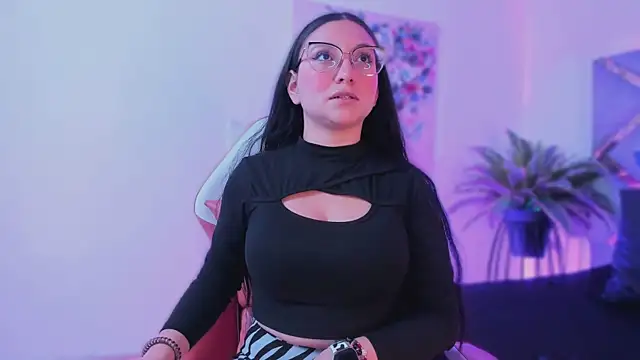 Snapshot of lucy_neil chatting on January 2026 02:38:01 AM lucy neil online show from January 2026 02:38:01 AM