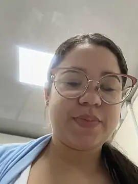 Lucyklein2022 online show from December 2024 01:22:01 PM