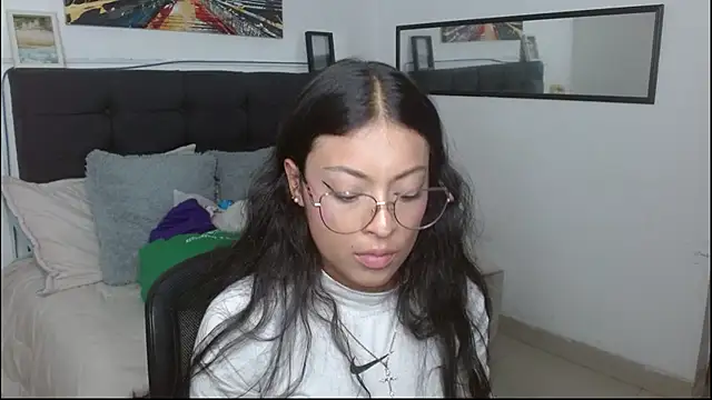 Snapshot of vaness_weet chatting on December 2025 09:12:02 PM vaness weet online show from December 2025 09:12:02 PM