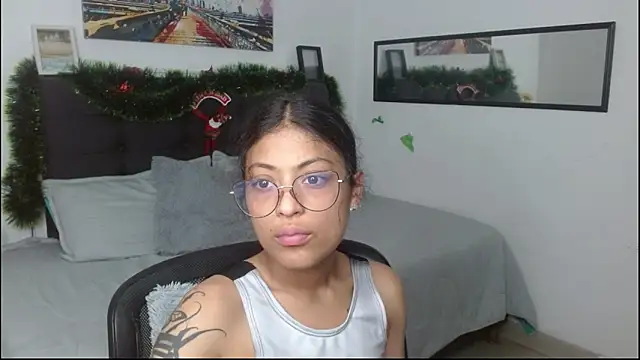 Snapshot of vaness_weet chatting on January 2026 03:05:02 PM vaness weet online show from January 2026 03:05:02 PM