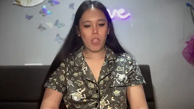 Snapshot of MeganTheRarest chatting on October 2025 06:44:02 AM MeganTheRarest online show from October 2025 06:44:02 AM