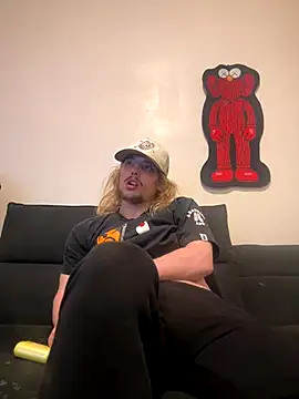 Snapshot of trippyski chatting on December 2024 04:46:01 AM trippyski online show from December 2024 04:46:01 AM