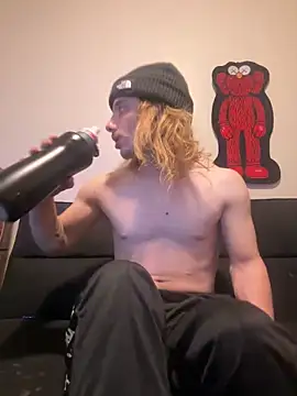 Snapshot of trippyski chatting on January 2025 08:56:01 AM trippyski online show from January 2025 08:56:01 AM