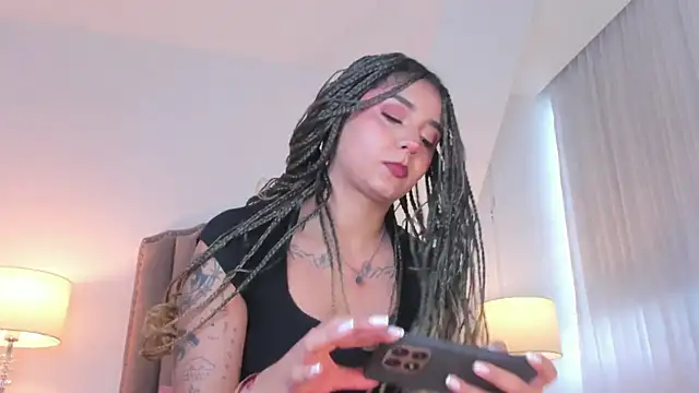 Emma Torres   online show from February 2026 12:14:01 PM