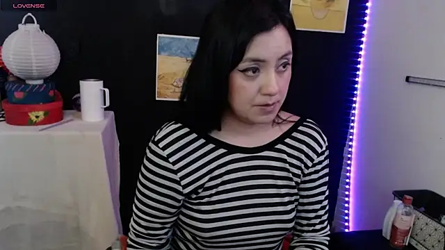 Snapshot of AbsentaVert chatting on November 2025 05:02:02 PM AbsentaVert online show from November 2025 05:02:02 PM