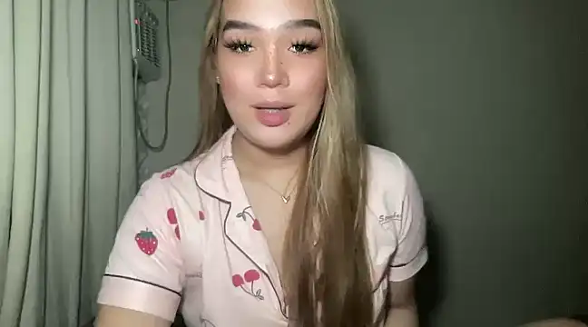 Snapshot of MissCataleyaxxx chatting on December 2024 02:33:02 AM MissCataleyaxxx online show from December 2024 02:33:02 AM