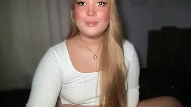 Snapshot of MissCataleyaxxx chatting on October 2025 01:42:02 AM MissCataleyaxxx online show from October 2025 01:42:02 AM