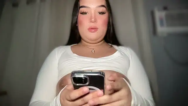 Snapshot of MissCataleyaxxx chatting on December 2025 11:04:02 AM MissCataleyaxxx online show from December 2025 11:04:02 AM