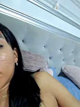 Snapshot of Doll_Loren chatting on February 2025 01:51:01 AM Doll Loren online show from February 2025 01:51:01 AM
