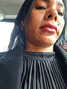 Doll Loren online show from December 2025 04:47:01 PM