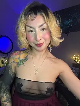 Cinamoonn online show from April 2026 06:53:01 PM