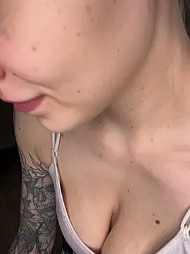 Snapshot of _D_Love_ chatting on December 2024 04:04:01 PM  D Love  online show from December 2024 04:04:01 PM