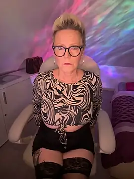 German Milf online show from October 2025 01:43:02 PM