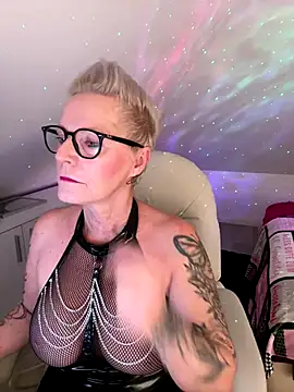 German Milf online show from November 2025 01:54:02 PM