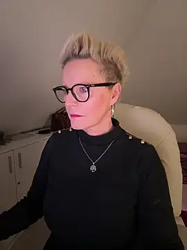 German Milf online show from December 2025 02:58:02 PM