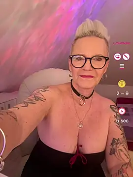 Snapshot of German_Milf chatting on June 2026 12:52:02 PM German Milf online show from June 2026 12:52:02 PM