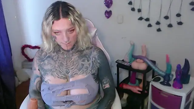 Snapshot of SLOPPYTITSS chatting on April 2026 10:42:02 PM SLOPPYTITSS online show from April 2026 10:42:02 PM