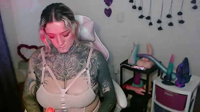 Snapshot of SLOPPYTITSS chatting on April 2026 10:48:02 PM SLOPPYTITSS online show from April 2026 10:48:02 PM