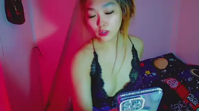 TR4NSCUTI3 online show from December 2024 10:19:01 PM