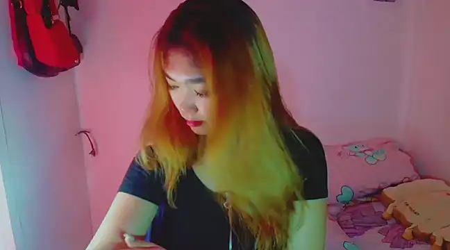 TR4NSCUTI3 online show from December 2024 08:47:01 PM