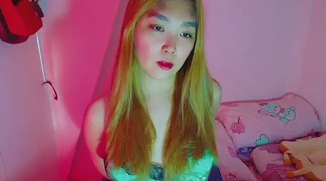 TR4NSCUTI3 online show from January 2025 11:31:01 PM