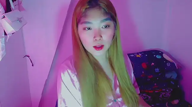 TR4NSCUTI3 online show from February 2025 09:52:02 PM