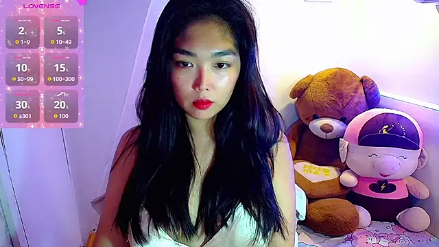 TR4NSCUTI3 online show from September 2025 06:56:02 PM