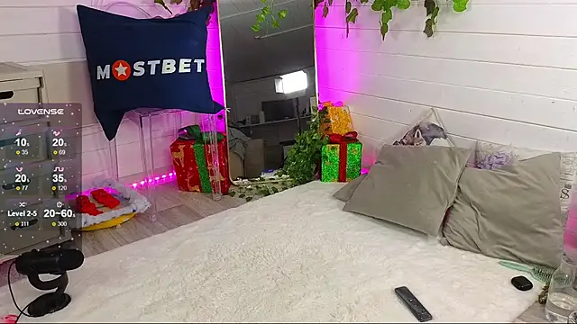 Misss Vikk online show from January 2025 11:18:02 AM